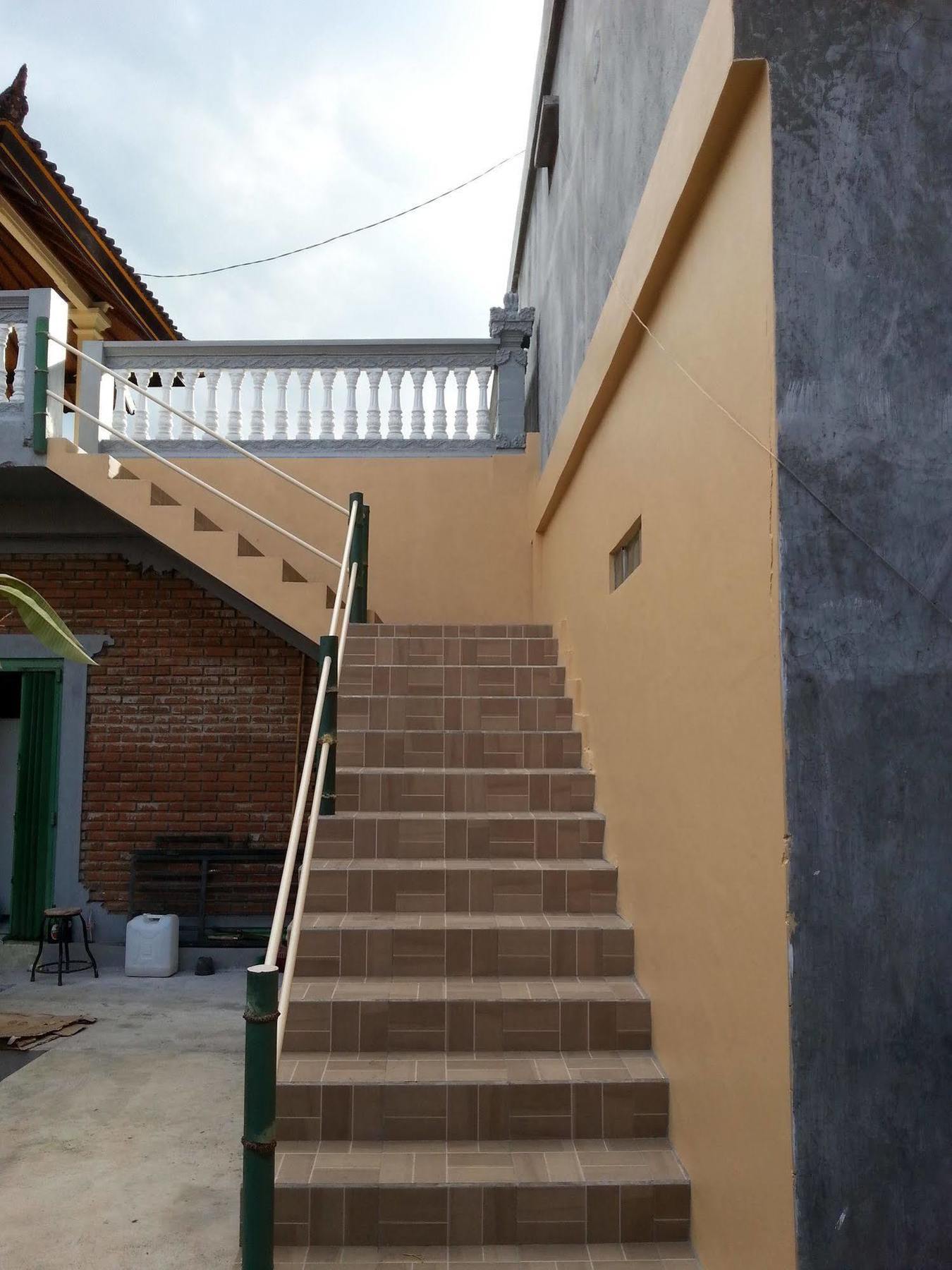Puri Mandhara Guest house *